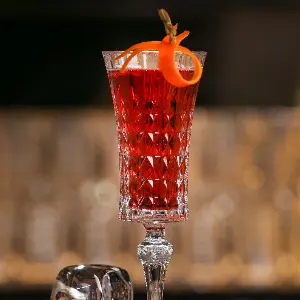 The Kir Royale: Cassis and Champagne in Formal Dress