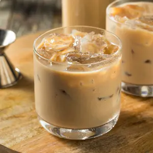 The Mudslide: Creamy Coffee Indulgence on the Rocks