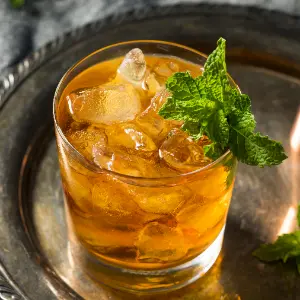The Stinger: Brandy and Mint with Old-Hotel Precision