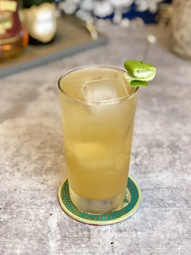 The AirMail Cocktail: A Sparkling Tribute to Aviation