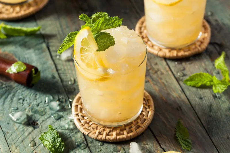 The Whiskey Smash: A Refreshing Blend of Citrus and Mint